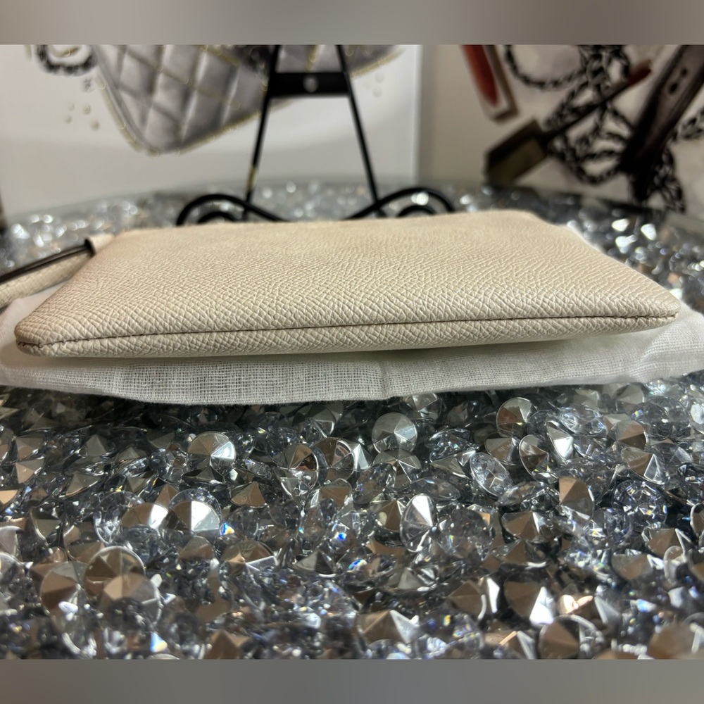 Coach Chalk Pebbled Leather Wristlet EUC - Picture 7 of 11